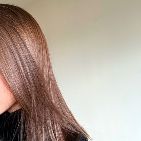 Denuee está basado en un potente sistema de liberación de pigmentos basado en el agua, que captura, retiene y libera las moléculas de color de forma gradual y controlada