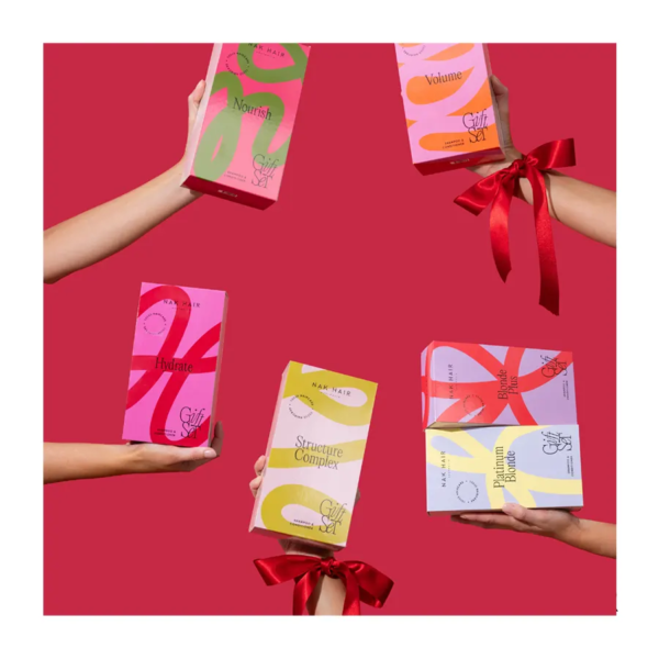 NAK Holiday Pack Hydrate Mini Quad incluye Hydrate Shampoo + Hydrate Conditioner + Replends Moisture Max + Dry Texture Spray.