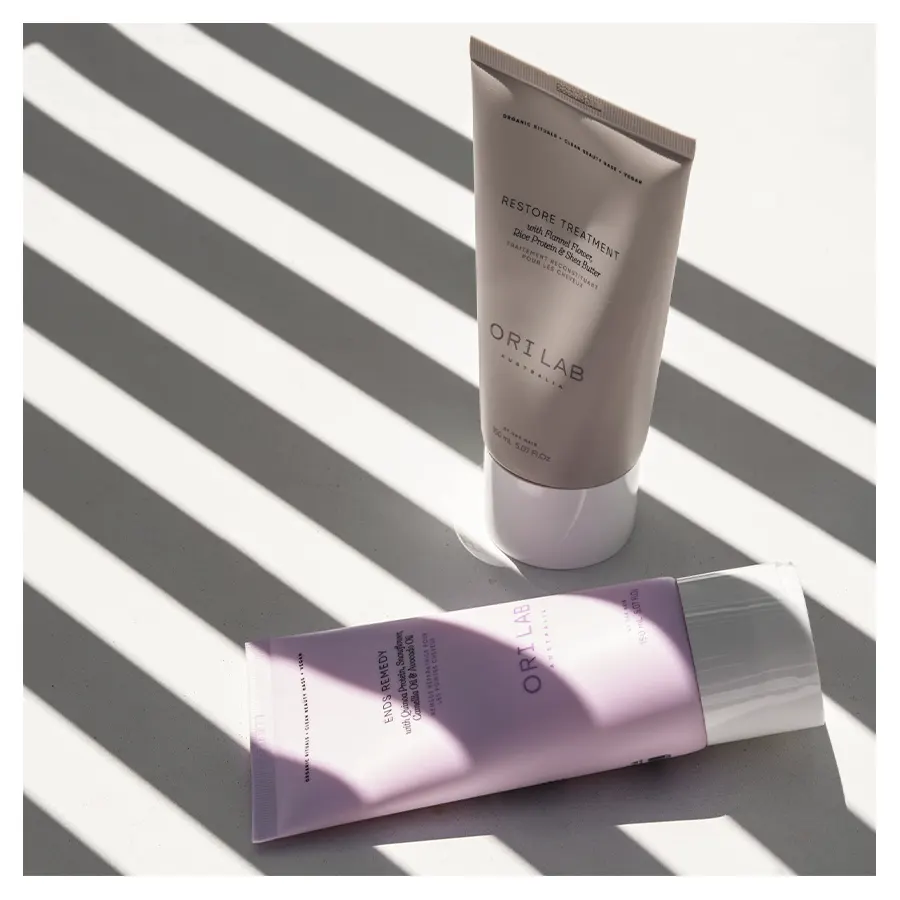 Ori Lab Restore Treatment, tratamiento restaurador diseñado para hidratar y desenredar delicadamente todo tipo de cabellos, dejándolos suaves, lisos y ligeros.