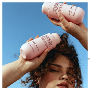 Nak Hair Signature Nourish Trio es el ritual definitivo para nutrir profundamente y proteger el cabello seco, dañado o coloreado con hidratación intensa